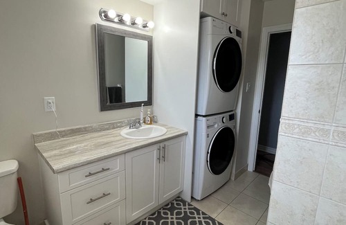 Barrie Apartment | Cozy king bedroom suite north Barrie