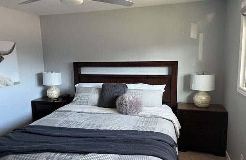 Barrie Apartment | Cozy king bedroom suite north Barrie