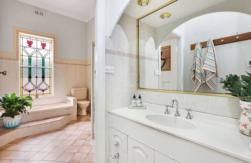 East Tamworth House | Heritage Haven - Rural bliss close to CBD