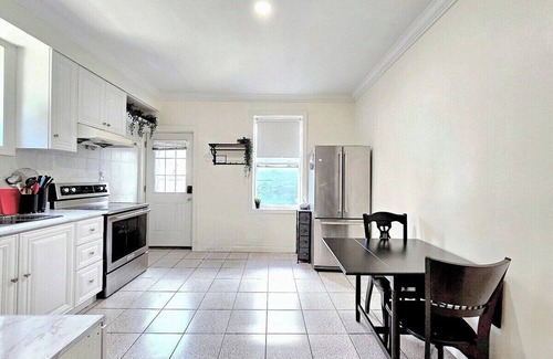 Trinity - Bellwoods Apartment | Downtown Toronto 1 bedroom unit Near Trinity bellwood park