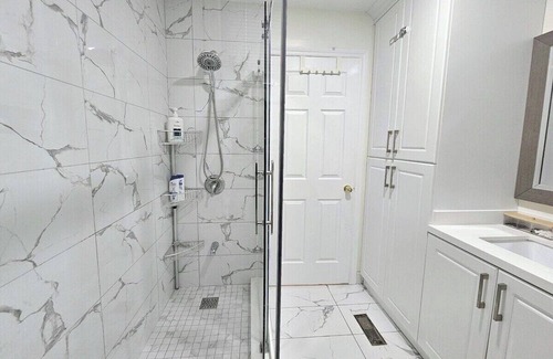 Trinity - Bellwoods Apartment | Downtown Toronto 1 bedroom unit Near Trinity bellwood park