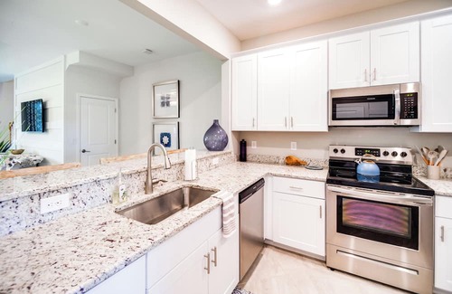 Gateway House | Fort Myers Retreat: Screened Porch & Resort Perks!