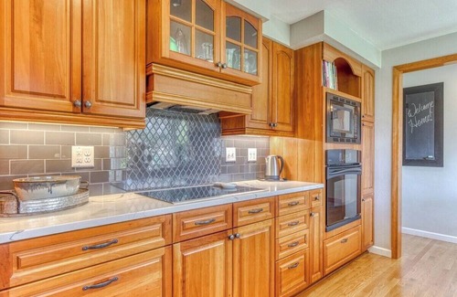 Monmouth House | Orchard Oasis - Family Getaway, Pet Friendly