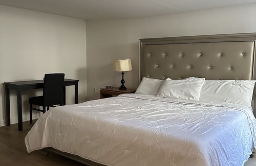 Easton House | Cozy and comfortable guest suite close to Easton and Airport.