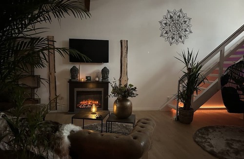 Ahlen Apartment | Luxuriöse Wellness Suite mit Whirlpool und Sauna