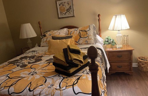 Lindenwald Bed & Breakfast | Condra House Beautiful Queen Room