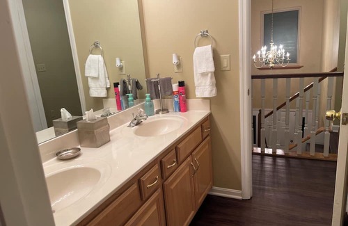 Lindenwald Bed & Breakfast | Condra House Beautiful Queen Room
