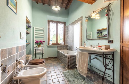Murlo House | Holiday Home 'Dimora Della Miniera Di Murlo' with Private Terrace and Wi-Fi