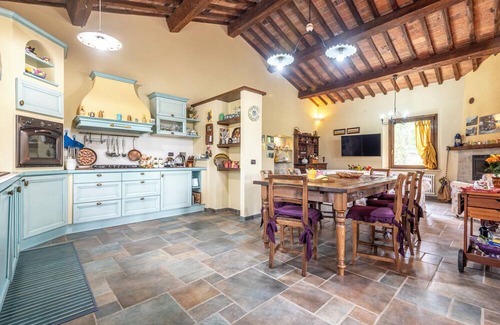 Murlo House | Holiday Home 'Dimora Della Miniera Di Murlo' with Private Terrace and Wi-Fi