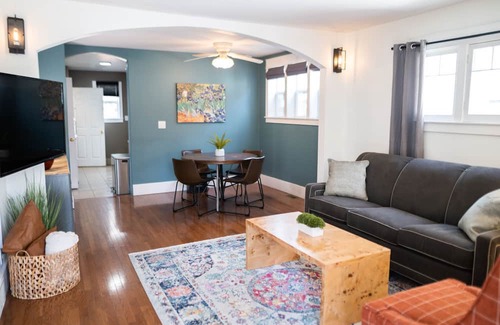 Creston Heights Apartment | 2 Bed | 1 Bath | Pet Friendly Apartment