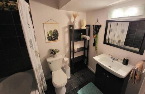 Aylmer House | 4 Bedrooms 3 Beds 1 Desk Heated Pool
