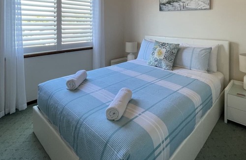Abbey Apartment | Moana Roa Beach Stay