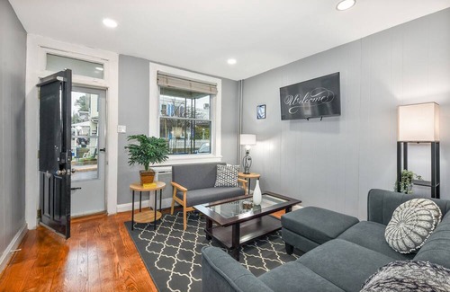 Hampden House | Hampden Townhouse Walkable/parking/JHU/backyard-patio