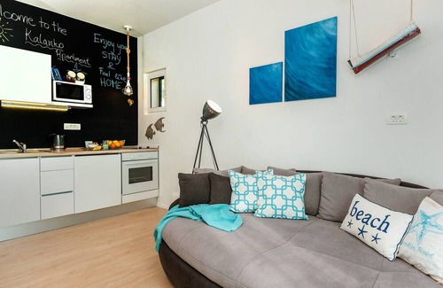 Komiza Apartment | Cozy 1-bedroom apartment with AC, WiFi, parking, terrace view, laundry