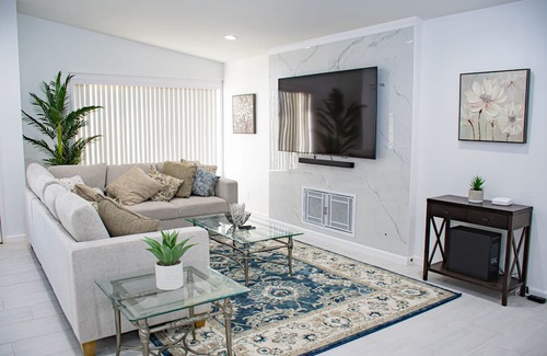 Indio House | Coachella Poolside Paradise, accommodates up to 10 guest