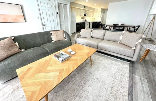 Union City Apartment | Modern 5BR Oasis: 15 Mins to NYC