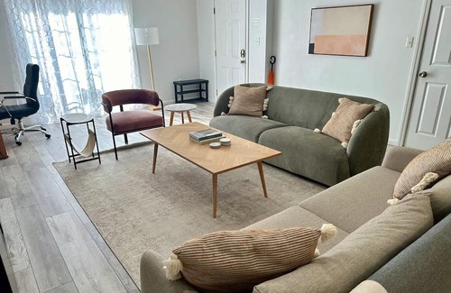 Union City Apartment | Modern 5BR Oasis: 15 Mins to NYC