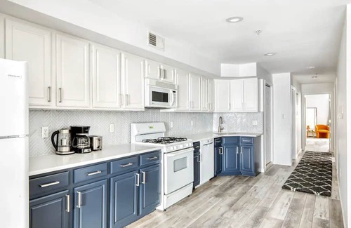 Union City Apartment | Modern 5BR Oasis: 15 Mins to NYC