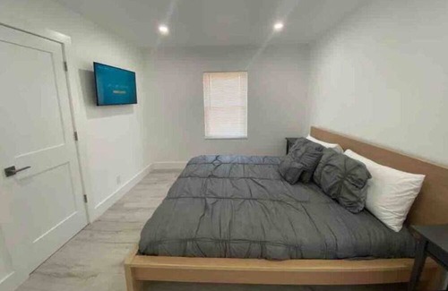 Hayward House | Beautifully Remodeled 3/2 in the heart of the Bay!
