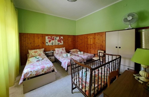 San Giovanni Suergiu House | Holiday Home 'Da Zia Giovanna' with Private Terrace and Wi-Fi