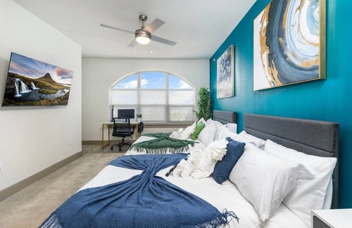 Lewisville Apartment | Luxurious Lakeside Retreat: 1BD Pool & Gym