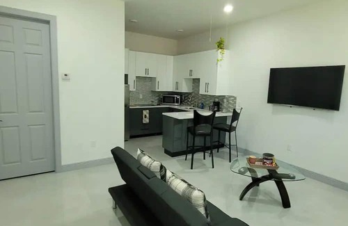 Buckingham Boat Rental | Lovely newbuilding 1 bedroom vacation parking freenn