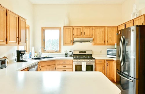 Woodbury House | Spacious Private Retreat Near Minneapolis & River!