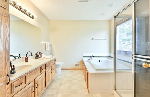 Woodbury House | Spacious Private Retreat Near Minneapolis & River!