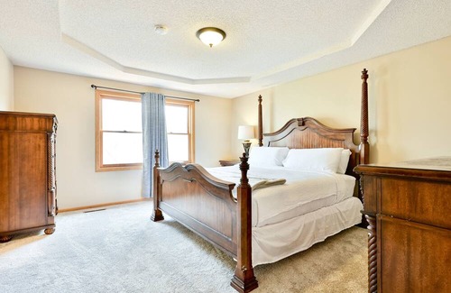 Woodbury House | Spacious Private Retreat Near Minneapolis & River!