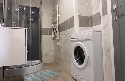Margny-les-Compiegne Apartment | Appartement au Rez-de-chaussée Avec Jardin Privé, 600m de la Gare de Compiegne
