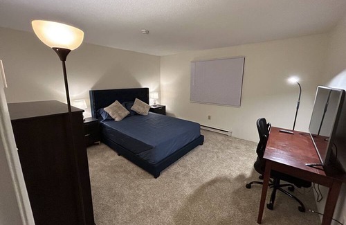 Portsmouth Apartment | Single bedroom with queen bed