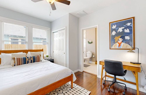 Highland Park House | Adorable retreat with a full kitchen, large yard, washer/dryer, central AC