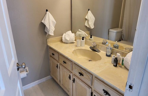 Cordova House | Charming 2-bedroom townhome with WiFi and AC in delightful Memphis/Cordova