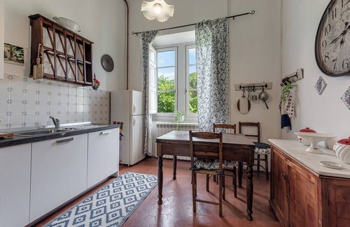 Londa Villa | Villa 'Luxury Apartment Vicino Firenze' with Private Garden, Balcony and Wi-Fi