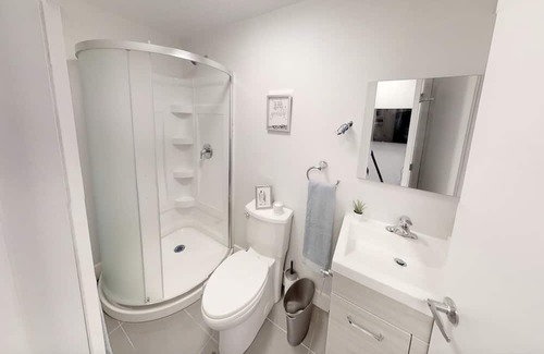 Sandy Hill Apartment | Private Bachelor in Sandy hill!