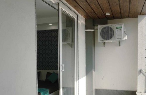 Gurugram Apartment | BnBBuddy- Zoomers Home@ 1BR at Gurugram with WiFi, AC