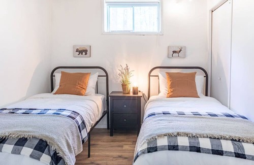 Trent Lakes Cottage | Fun, Relaxing Cottage w Hot Tub & Sauna