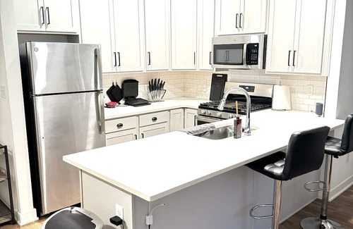 Newark Apartment | Delightful 2-bedroom apartment in Newark with fitness room, WiFi