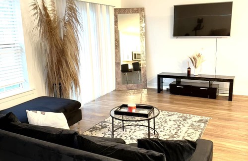 Newark Apartment | Delightful 2-bedroom apartment in Newark with fitness room, WiFi