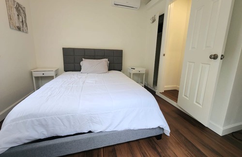 Clearwater House | Cozy 1 Bedroom, with Huge Yard & Near Beaches!