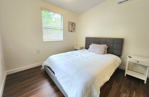 Clearwater House | Cozy 1 Bedroom, with Huge Yard & Near Beaches!