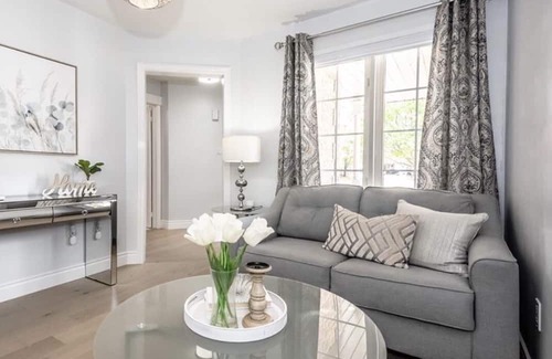 North Dumfries House | Bright Modern Executive Home