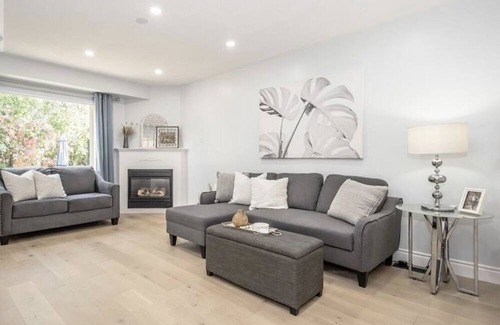 North Dumfries House | Bright Modern Executive Home