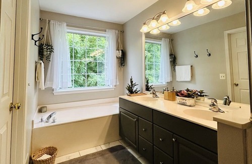 Lowes Island House | Peaceful and Cozy near Algonkian Parks, IAD Airport, Washington DC