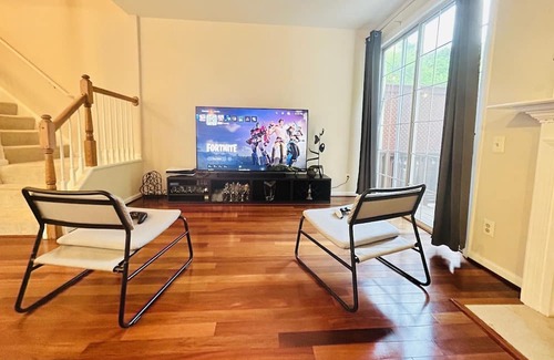 Lowes Island House | Peaceful and Cozy near Algonkian Parks, IAD Airport, Washington DC