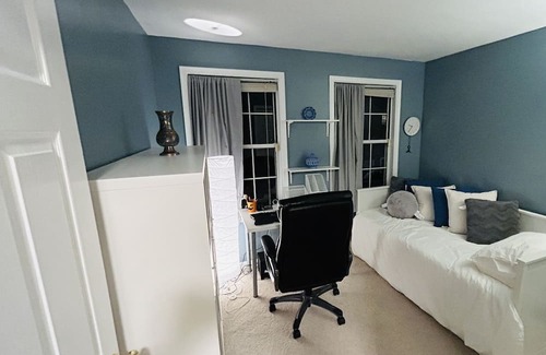Lowes Island House | Peaceful and Cozy near Algonkian Parks, IAD Airport, Washington DC