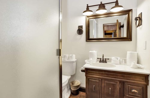 Fox Farm Cabin | Rustic Retreat Big Bear~Central Fox Farm Chalet~