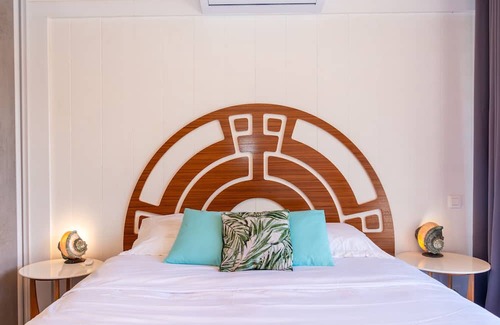 Papeete Villa | St Ame House Papeete with View & Pool