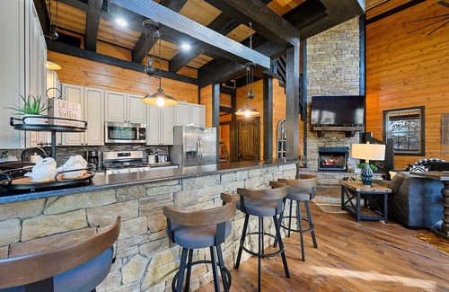 Hochatown Cabin | Cabin w/HotTub, Grill; Pets OK