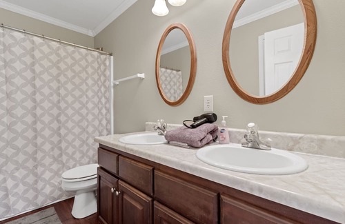 Fishers House | Fantastic 4 Bed - family Friendly! Quiet Retreat.